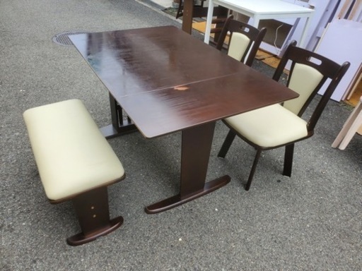 ダイニングテーブルと椅子 4 脚