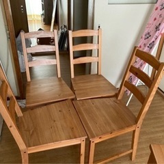 IKEA ダイニングテーブル　イス4脚付きの画像