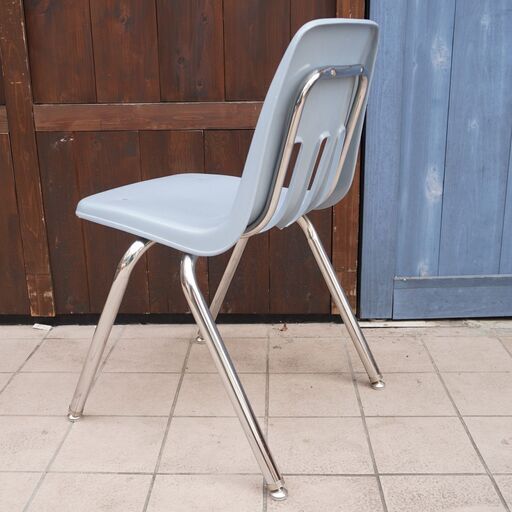 アメリカVIRCO(ヴァルコ)社の9000 CHAIR ブラックです。機能的でシンプル・コンパクトなスタッキングチェアーはミッドセンチュリーな空間のアクセントにもなるビンテージテイストな椅子です。CI131