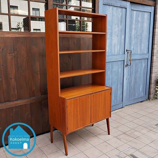 スウェーデン製のチーク材 ブックシェルフです。シンプルでスッキリとした北欧家具らしいオープンシェルフ。ハイタイプなので店舗などの飾り棚にもおススメのヴィンテージ本棚です。CI202