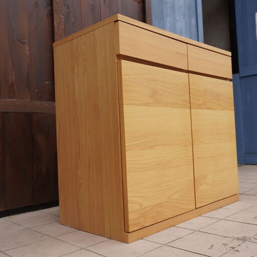 人気の無印良品(MUJI)のオーク材 キャビネット・木製扉！ナチュラルで明るい色合いのサイドボード。収納力もあり北欧スタイルインテリア