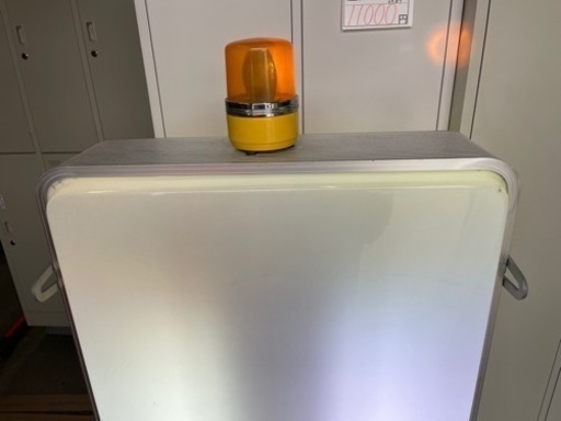 看板　電気も付きます　割れ、サビあります