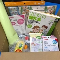 【ベビー用品】搾乳器、母乳パック、離乳食の本、シリコンマット、お...