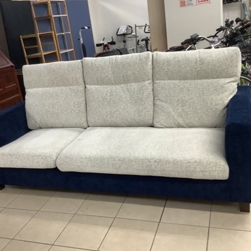 三人掛けソファ　足付き三人かけソファ