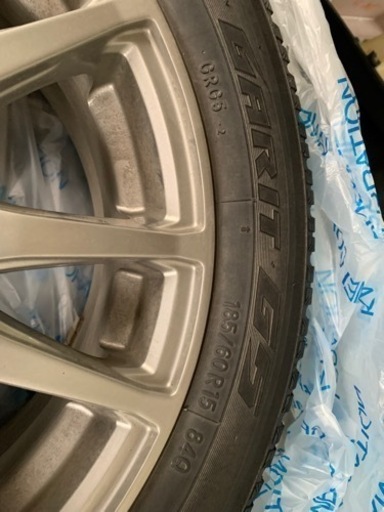 185/60r15 5穴スタッドレスタイヤ4本❗️シエンタに使用してました