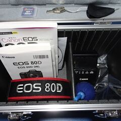 ★10月30日まで限定値引き！！極美品・撮影枚数少ない（2,059枚）　キャノンCanon EOS 80D ボディ・ アルミケース他付属品の画像