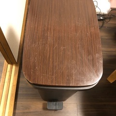 45ℓゴミ箱　ペダル式　キャスター付　2つあります。の画像