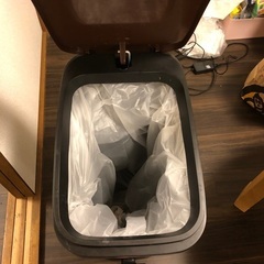 45ℓゴミ箱　ペダル式　キャスター付　2つあります。の画像