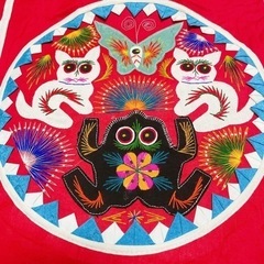 中国　飾り布　ベッドカバーなどに　刺繍　の画像