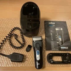 ブラウンシェーバー(替刃は自分で購入して下さい。洗浄液はありません)。