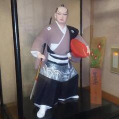 差し上げます  日本人形   陶器みたいなのです