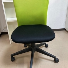 【お譲りします】キャスター付きチェアー