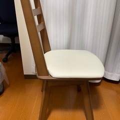0円で譲ります！ニトリ回転式ダイニングチェアの画像