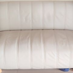2脚あります　1脚でも可　白いソファー　ダイニング