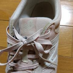ニューバランス23.5☆薄いピンク☆の画像