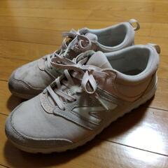 ニューバランス23.5☆薄いピンク☆
