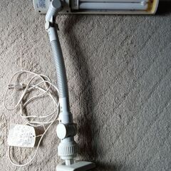 電気スタンド（机やテーブルに挟むタイプ）