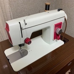 足踏み式ミシン(RICCAR)