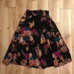 【美品】花柄スカート/Mサイズ/ネイビー