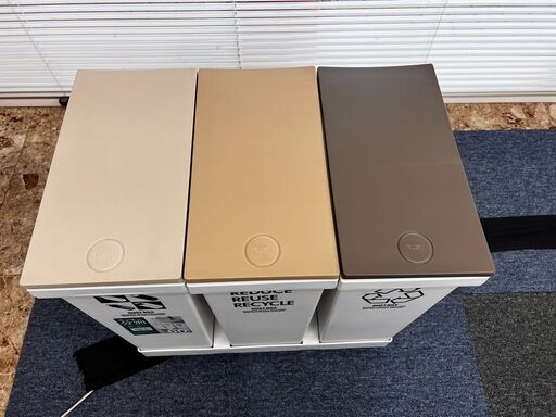 資源ゴミ 分別ワゴン/ゴミ箱 【ヨコ型 3分別 ベージュ】 容量：計60Ｌ/20Ｌ×3個 キャスター付き台セット ds-1938184