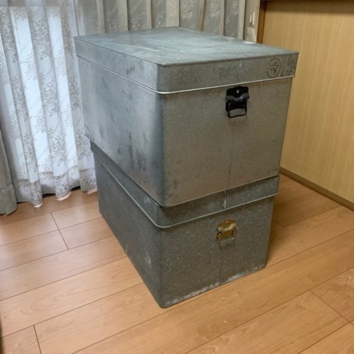 【お譲り先決定しました。】ブリキの収納ケース、お売りします。
