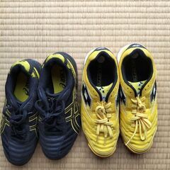 フットサルシューズ（屋内用と屋外用）セット売り！