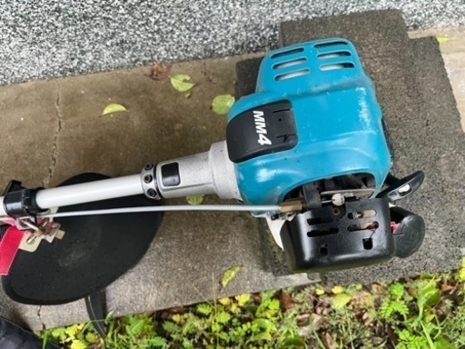 マキタのエンジン草刈機