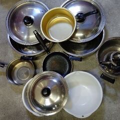 鍋などの調理用具