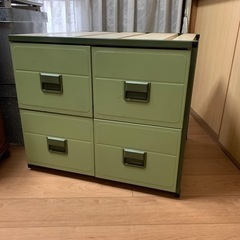 【お譲り先決定しました。】スチール製の収納棚、お譲り致します。
