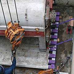 重量物（電気設備機器など）の搬入、据付作業を行います！の画像