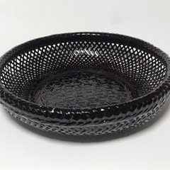 漆塗りの籠