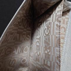 Ferragamo  長財布  シルバーの画像