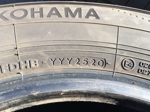 バリ山 ブルーアースRV02 215/65R16 2020年製 4本セット アルファード等
