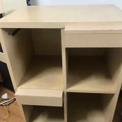 半扉のある棚です。