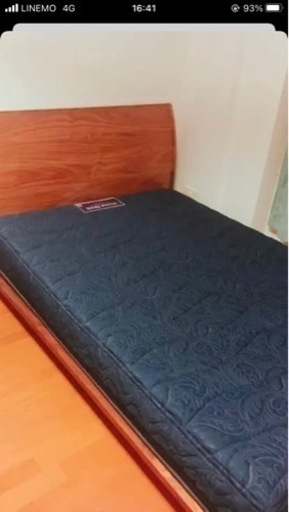 ベッドフレーム、マットレス、羽毛布団