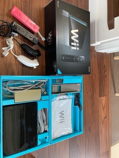 【交渉中につき、一旦停止中】Wii ブラック【コントローラー2個ヌンチャク2個付】