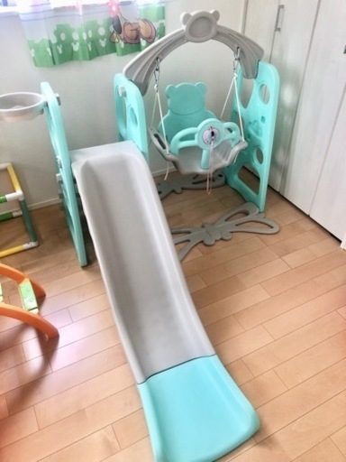 室内遊具　ブランコ　すべり台