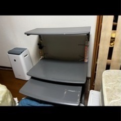 ロータイプパソコンデスク差し上げます。