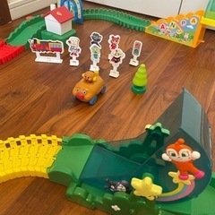 アンパンマンのつなげてくねくねロード DX の画像