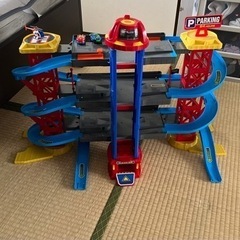 巨大駐車場おもちゃ