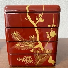 お屠蘇セットとお重箱の画像