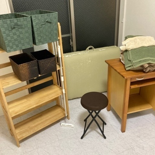 ［交渉中］エステ廃業:机.棚.ベッド.椅子.タオル一式