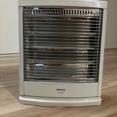 電気ストーブ 転倒オフ機能 DS-E08-W 山善 800Wの画像