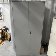 【無料】　ワードローブ　スチールロッカー　鍵付き