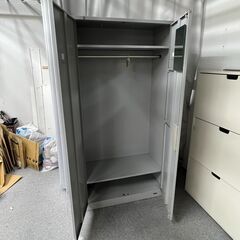 【無料】　ワードローブ　スチールロッカー　鍵付きの画像