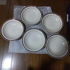 お皿　新品。少し深さある。5個セット⭐