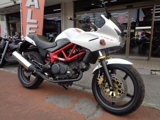 NO.4462　ＶＴＲ－Ｆ２５０　ＦＩ車　水冷４サイクルＶツイン２５０ｃｃ　ＦＩ車　ホワイト　☆彡