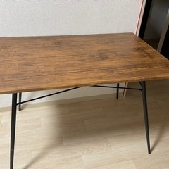 ダイニングテーブル　lowya
