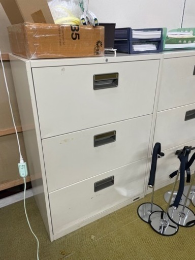 完売しました　オカムラ3段棚