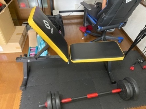 筋トレ用インクラインベンチと衝撃吸収マット